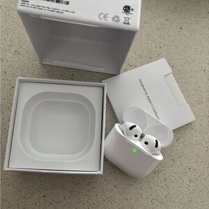 Apple White Wireless Earbuds